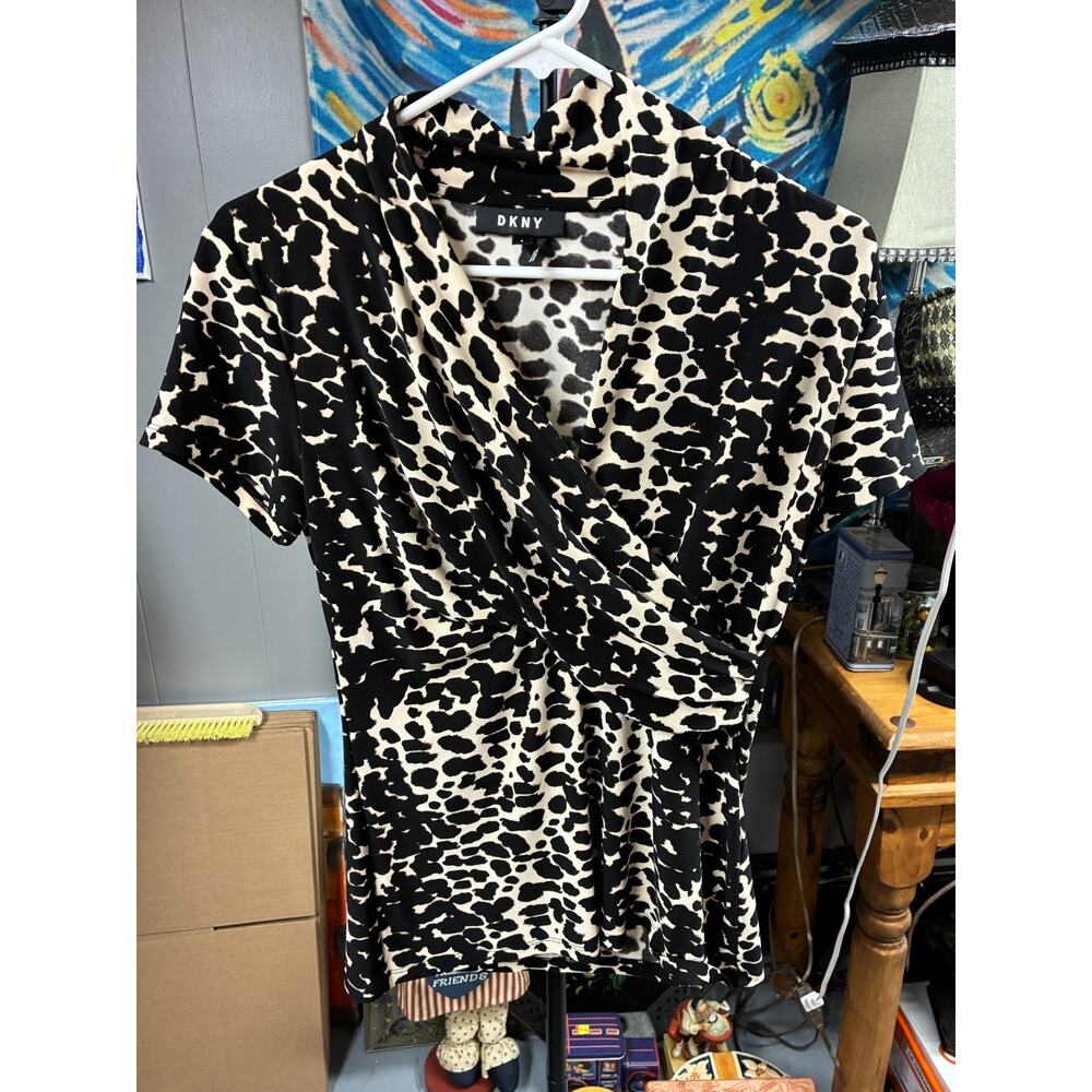 DKNY Animal Print Wrap Top Women’s Size S Black Cream Short Sleeve